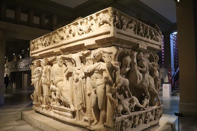 Walking Tour in The Essential of Istanbul - Topkapi Palace: A Glimpse into Ottoman Royal Life