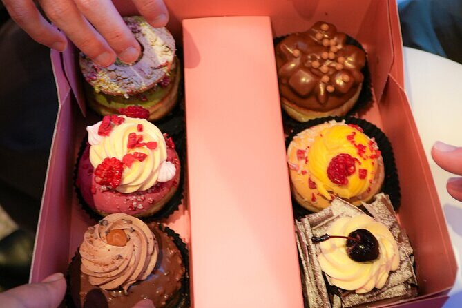 West End Donut Adventure Sweets and Sights in London - What to Expect: Food and Sightseeing Combined