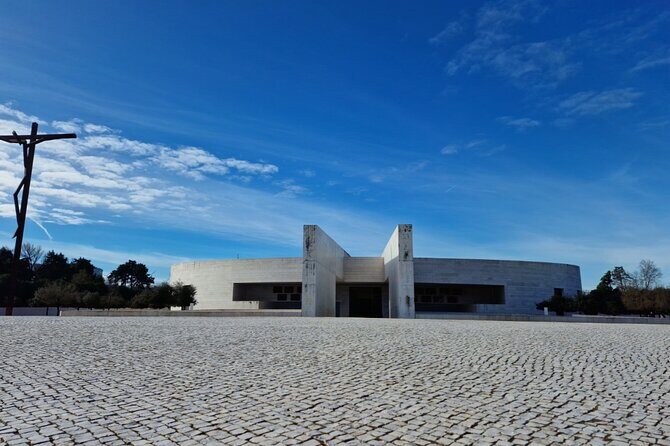 Wonderful Private Full Day Tour in Fátima, Nazaré, Óbidos - Practical Insights and Value