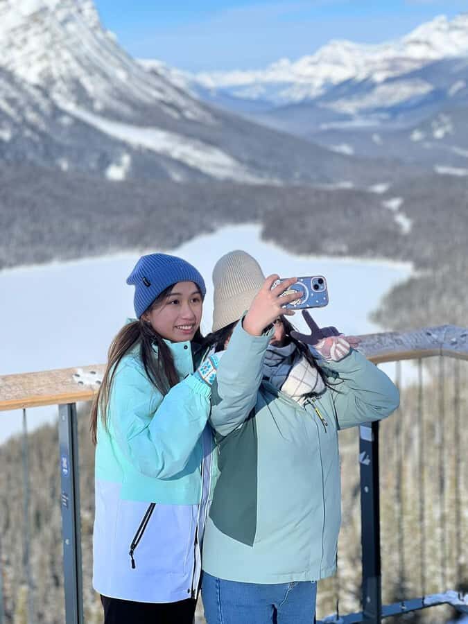 Abraham IceBubble, Peyto, Bow Lake with Snowshoeing& Icewalk - What to Expect on the Tour