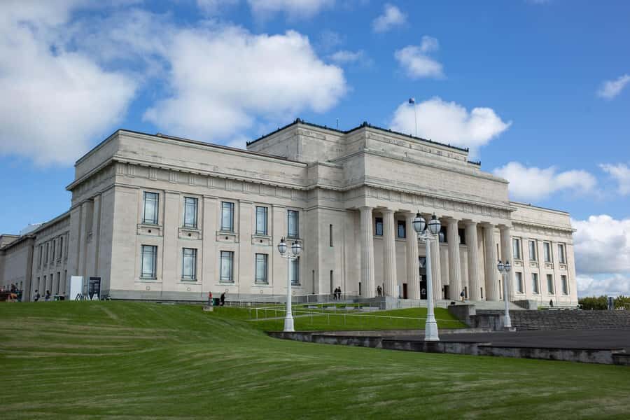 Auckland: City Tour with Wine Tasting and Black Sand Beach - Exploring Auckland’s Top Sights