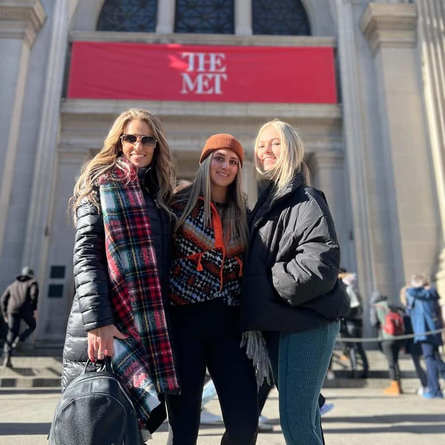 Best of NYC: Gossip Girl Sites Experience Tour - Exploring Gossip Girl’s New York City
