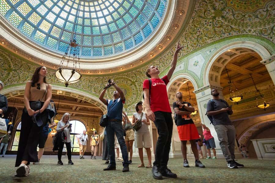 Chicago in a Day: Food, History & Architecture Walking Tour - The Route and Stops: A Walk Through Sights and Stories