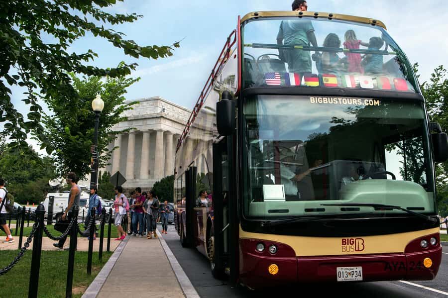 DC: Hop-on Hop-off Sightseeing Tour with 18 Convenient Stops - Who Will Love This Tour?