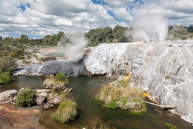 Full Day Hobbiton Movie Set and Rotorua Tour from Auckland - Rotorua’s Geothermal Valley: Te Puia