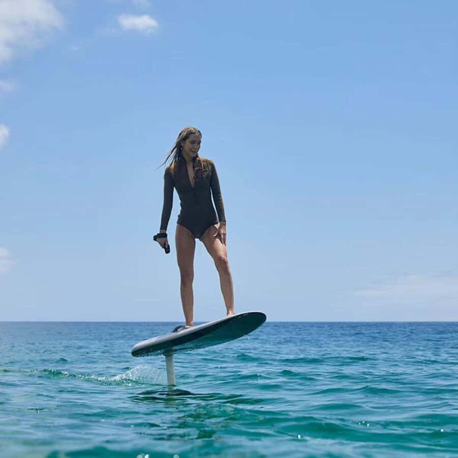 Hampton: 60-Minute eFoil Lesson - The Practicalities: Price, Duration, and Group Size