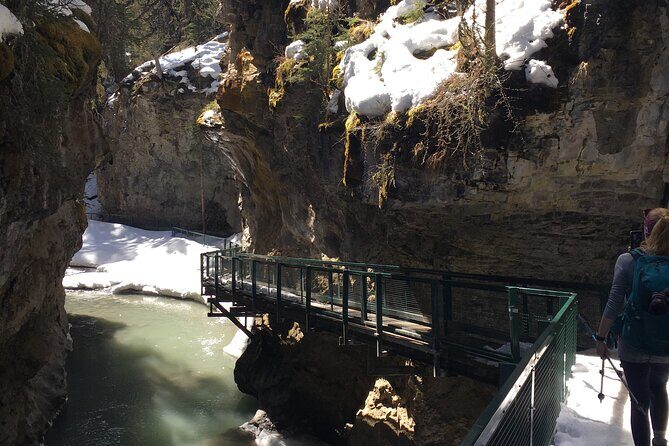 Johnston Canyon - Authentic Scenery and Seasonal Variations