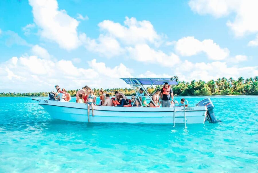 La Romana: Saona Crusoe VIP for cruise guests - Starting the day: Transportation and first impressions