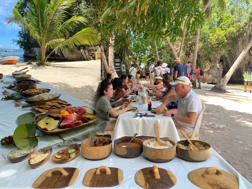 Los Haitises: Boat + Lunch at the beach & Natural pools - Cave Visits and Taino Petroglyphs