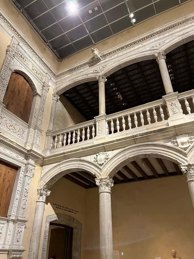 MET Guided Tour: 2-Hour Tour in Spanish - What to Expect During the Visit