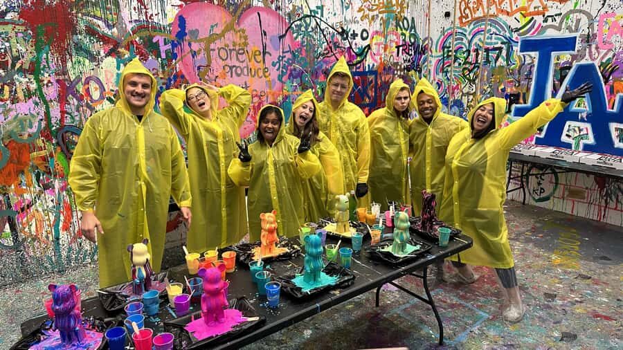 New York: Fluid Bear Painting Private Workshop - A Well-Guided Artistic Experience