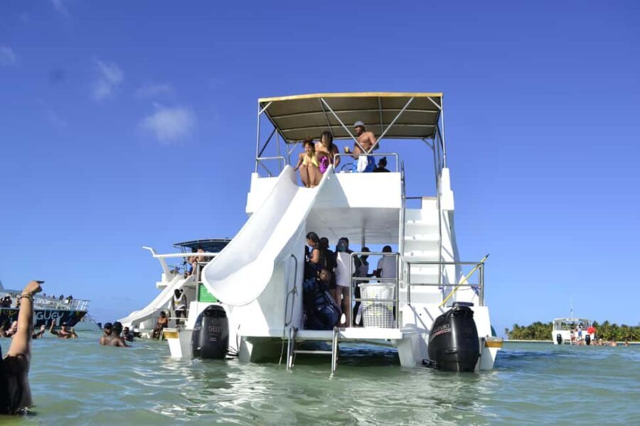 Party Boat / Catamaran Party in Punta Cana - The Itinerary in Detail