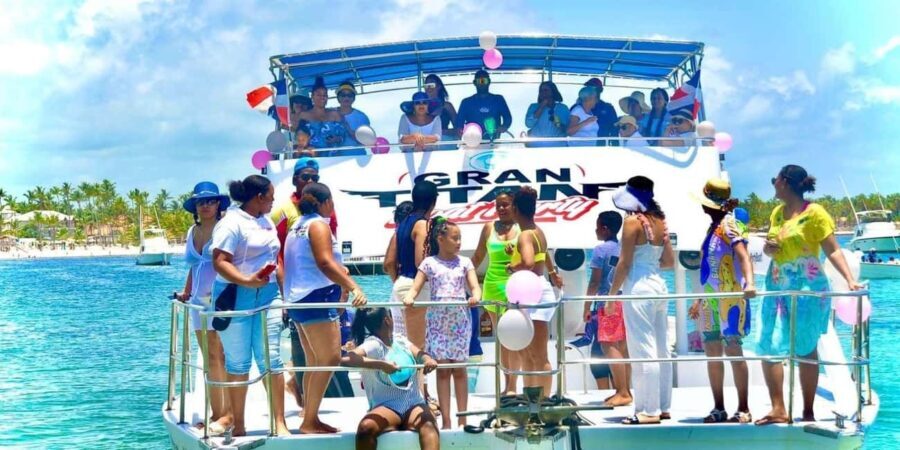 Party Boat / Fiesta En Catamarán En Punta Cana / Free Drinks - The Reality: Mixed Reviews and Logistical Challenges