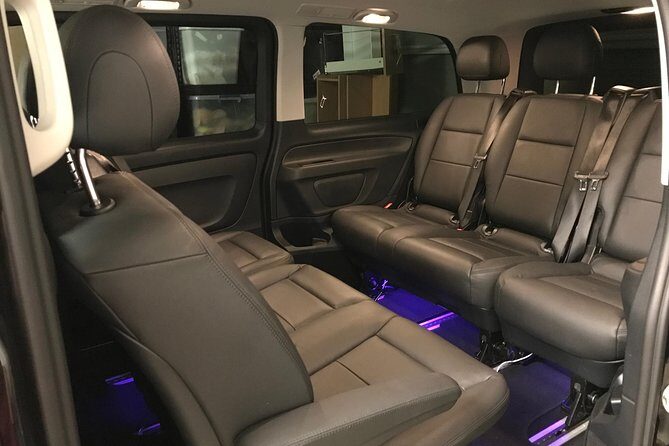 Private Transfer FROM Sydney Downtown to Sydney Airport 1-2 pax - The Vehicle and the Experience