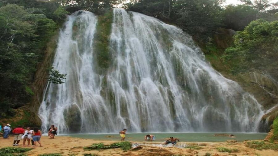 Punta Cana: Samaná Peninsula & Cayo Levantado Day Trip - The Cultural Touch: Dominican Lunch