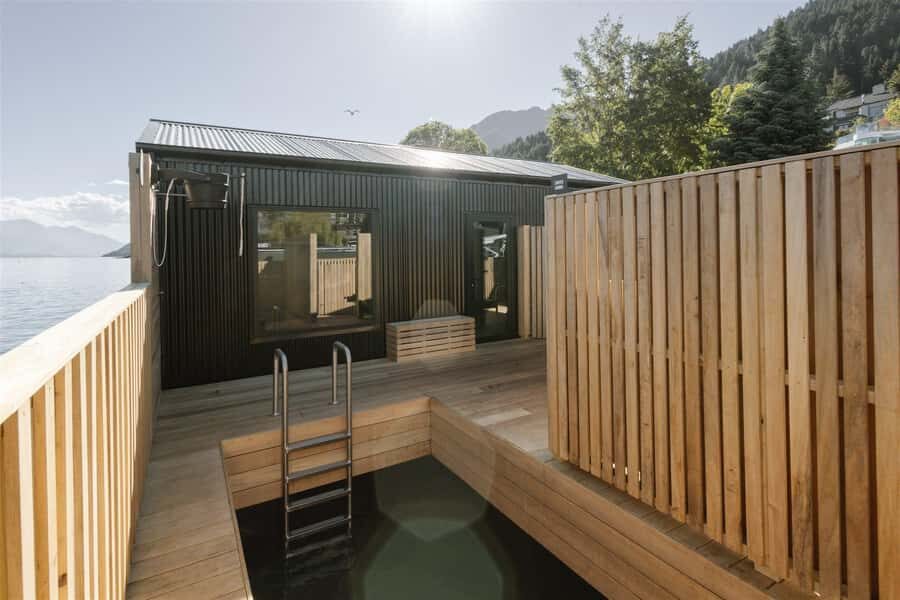 Queenstown: Floating Sauna Experience on Lake Whakatipu - A Detailed Look at the Floating Sauna Experience