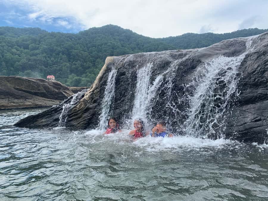 Sumerville: Paddle Board Rental with Life Jacket - Equipment and Safety