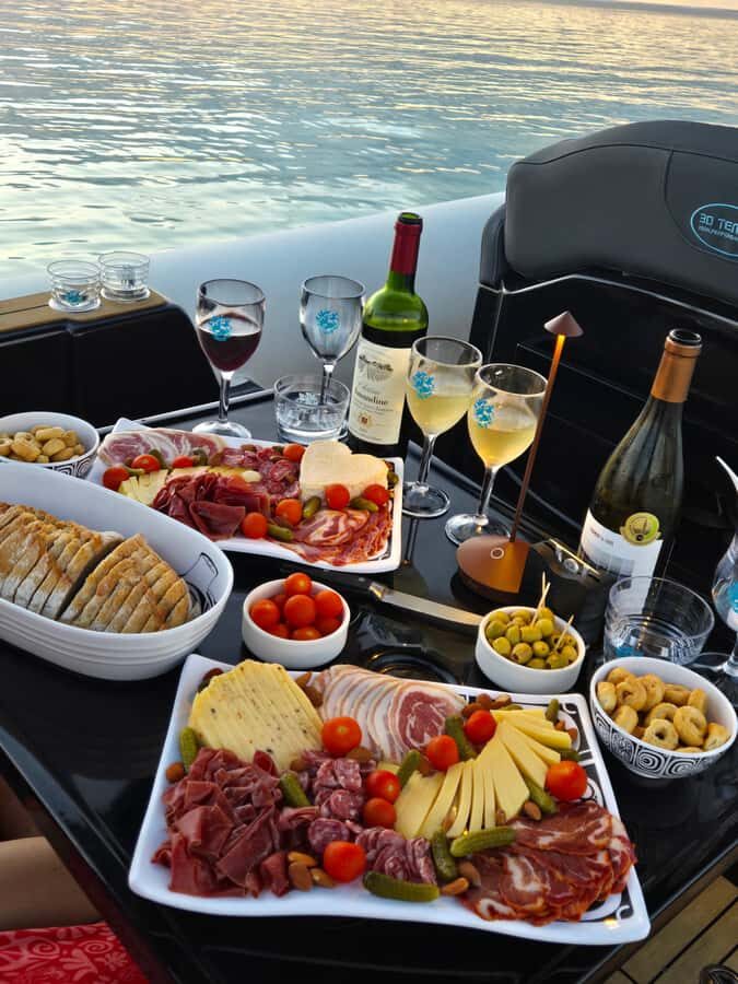 Tahiti Lagoon: An unforgettable sunset cruise facing Moorea - Who Should Consider This Cruise?