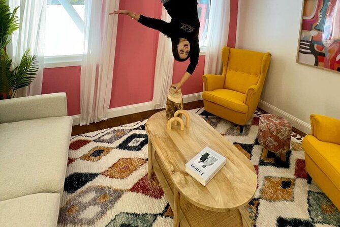 Upside Down House Photo Experience in Australia - Staff and Service