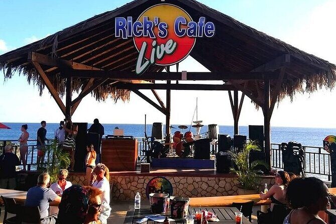 3 to 5 Hour Private Herbal Tour Shopping and Dinner at Ricks Cafe - Practical Details and What Travelers Should Know