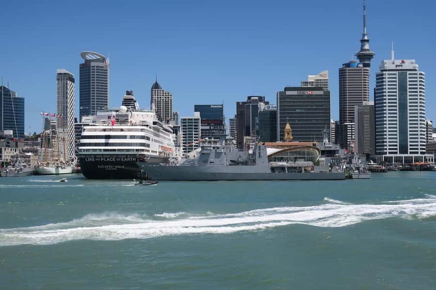 Auckland: Scenic Harbour Cruise with Live Commentary - Food, Drinks, and Relaxation