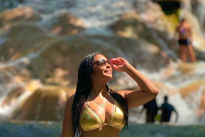 Blue Hole and Dunn's River Falls Ocho rios - Transport and Logistics