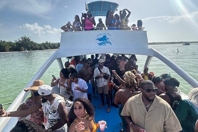 DE Hip Hop Boat Party for Adults and Free Drinks Only - Key Points