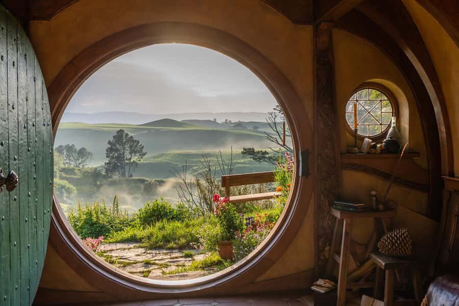 From Auckland: Hobbiton Movie Set Day Tour with Picnic Lunch - What Makes This Tour Stand Out?