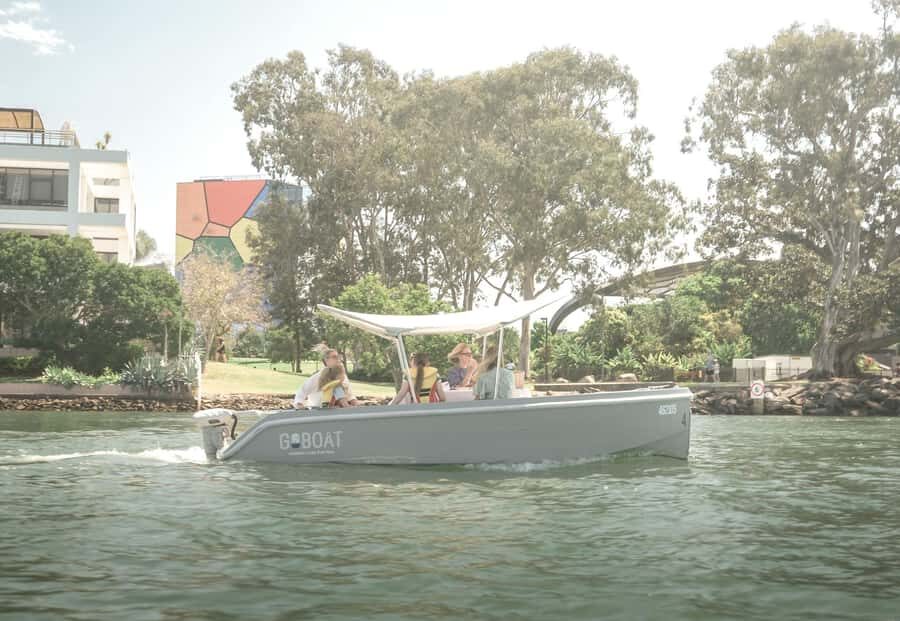 Gold Coast: Electric Picnic Boat Rental From Isle of Capri - Who Should Consider This Experience?