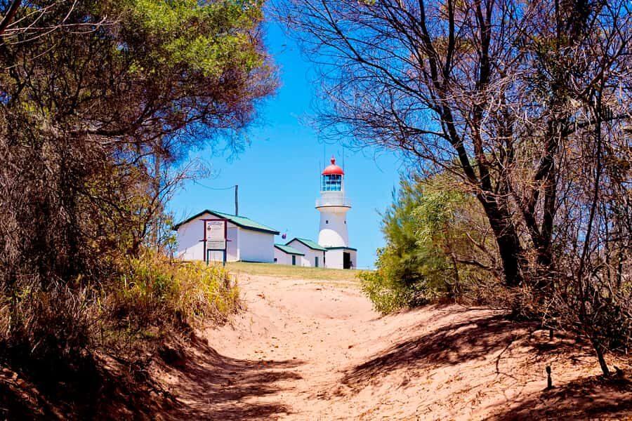 LARC! Paradise Tour: Beach, Lunch and Sandboarding - Bustard Head Lighthouse and Historic Highlights