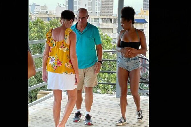 Learn Salsa in San Juan - Vivid beginner lesson - What to Expect from the Salsa Class