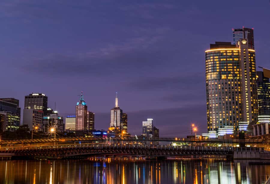 Melbourne Scenic Sunset Cruise with Bar & City Views - Onboard Experience: Drinks and Atmosphere