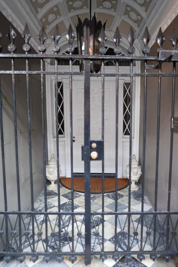 New Orleans: True Crime Pub Crawl - The Guide’s Role: Knowledge, Humor, and Engagement