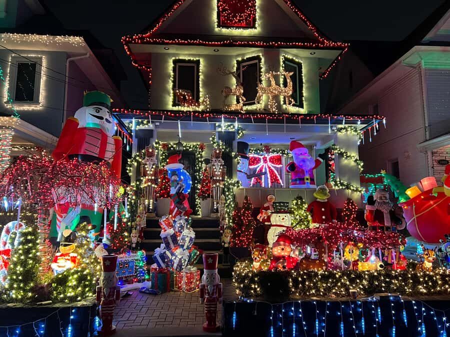 New York City: Dyker Heights Christmas Walking Tour - The Practical Side of the Tour