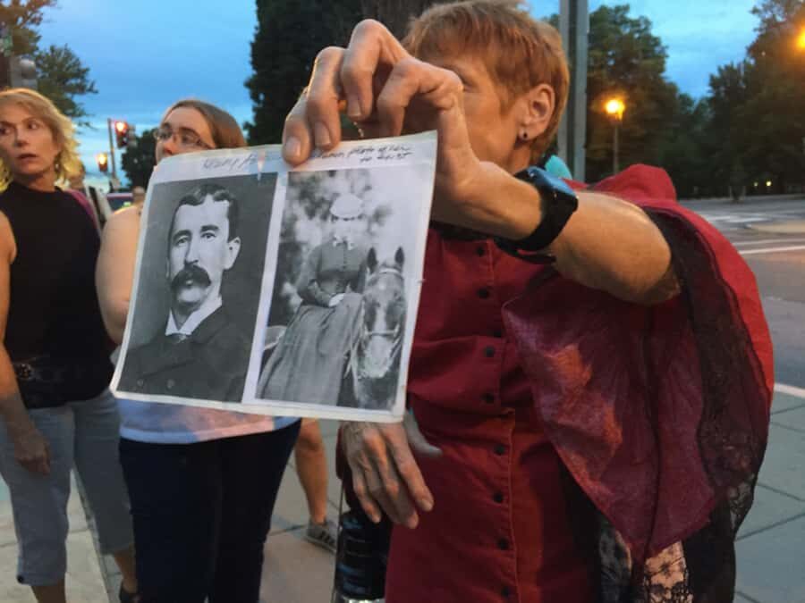 Washington, DC: Haunted Ghost Tour by Lantern Light - The Experience: Atmosphere and Authenticity