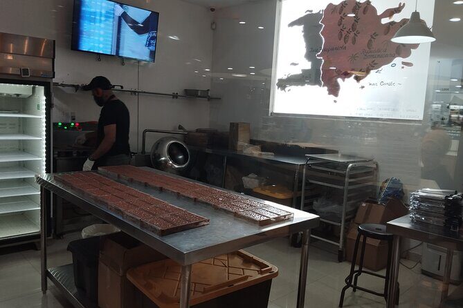 World Mart Souvenirs Store - Guided Tour - The Heart of the Experience: Art, Culture, and Storytelling