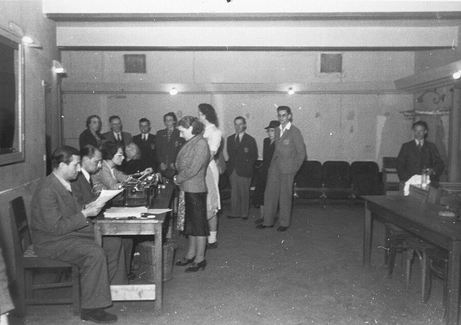 Registration of arrested Jews at the Hollandsche Schouwburg 1943
