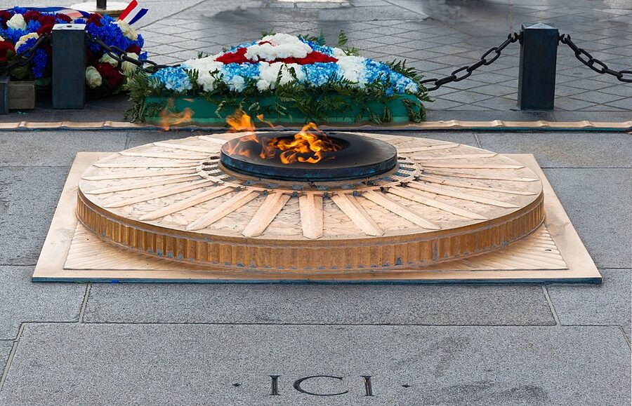 Eternal flame Tomb of Unknown Soldier Arc de Triomphe