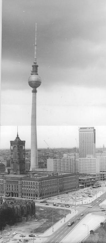 Bundesarchiv 1968 photograph of Fernsehturm construction in East Berlin