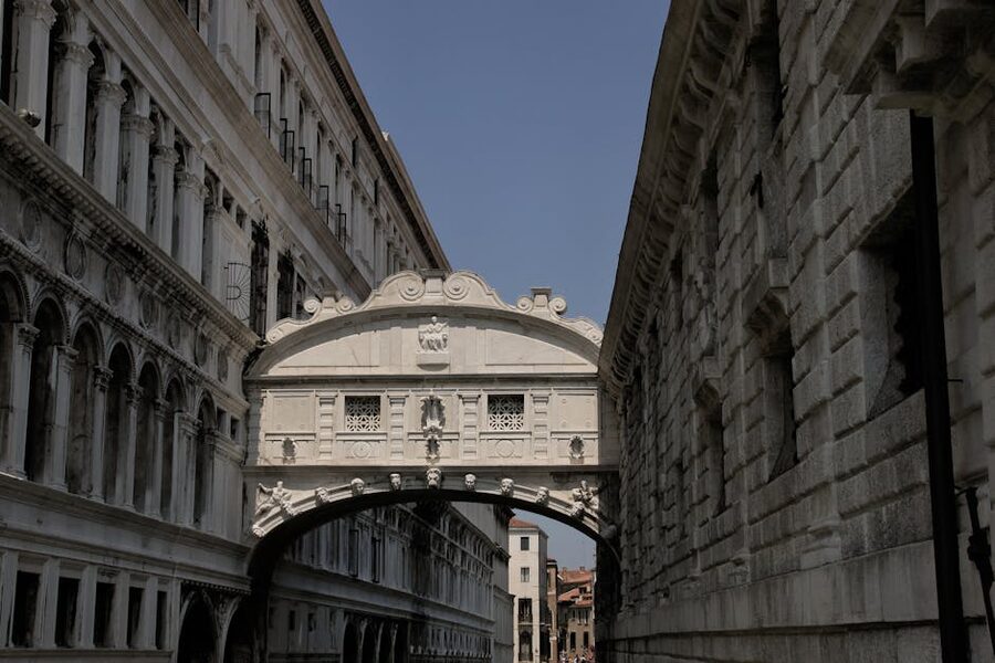 Bridge of Sighs Venice clear daylight