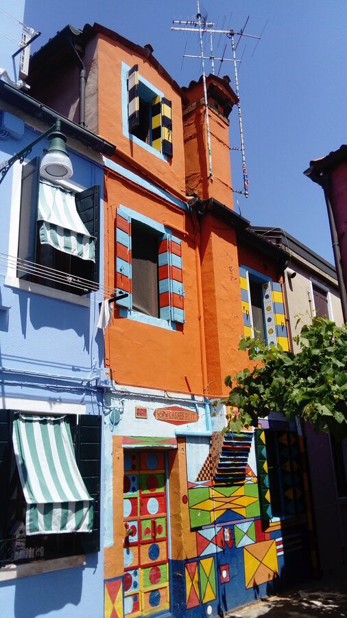 Casa di Bepi Suà geometric painted house in Burano