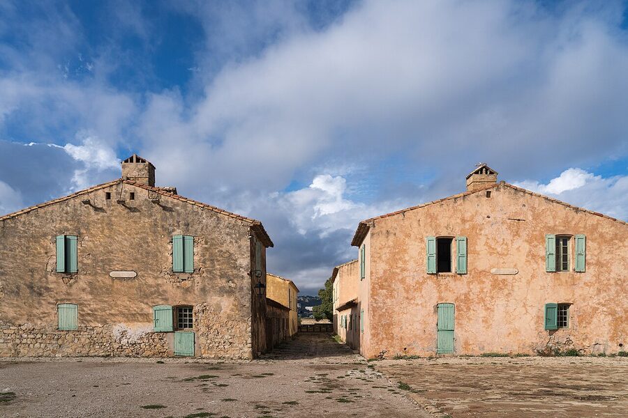 The courtyard inside Fort Royal
