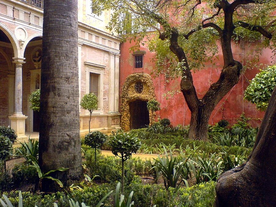 Jardin Grande large garden at Casa de Pilatos with stone paths