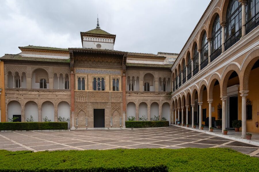 Royal Alcazar of Seville courtyard for comparison with Casa de Pilatos