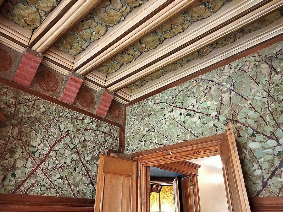 Casa Vicens pink bedroom decorative wall detail