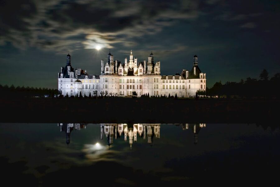 Chambord illuminated at night with reflection
