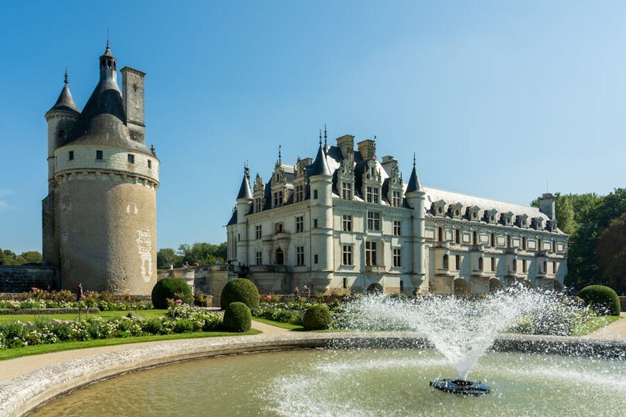 Chenonceau fountain garden sunlight