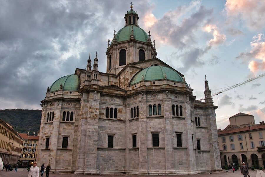 Como Cathedral at dusk