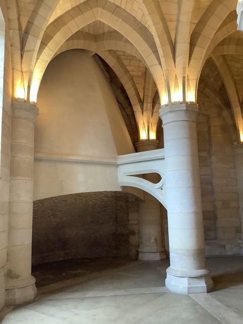Conciergerie kitchen fireplace medieval Paris