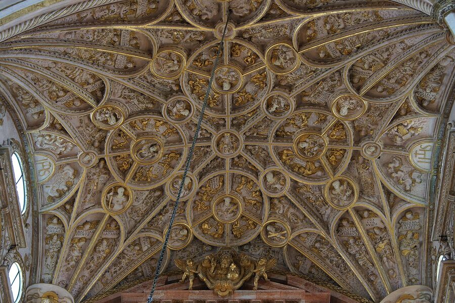 The vaulted ceiling above the choir of the cathedral inside the Mezquita